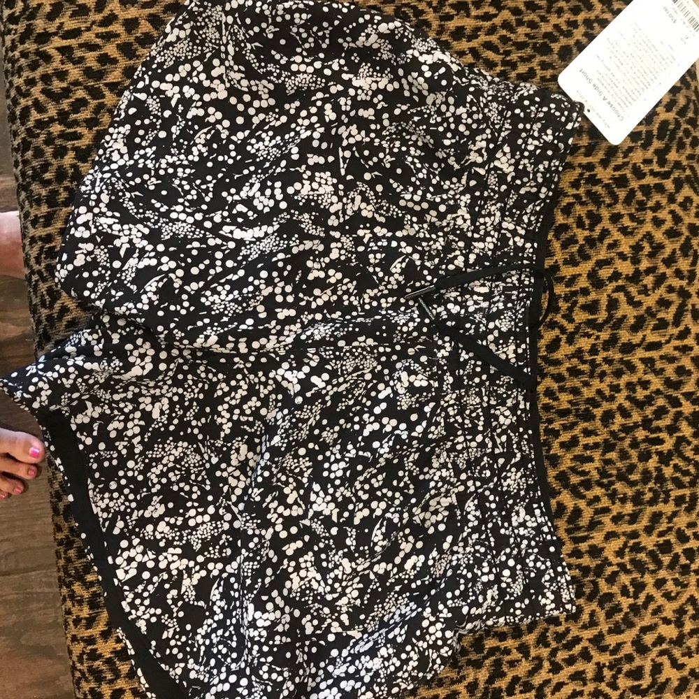 Lululemon choose a side short - Picture 3 of 3